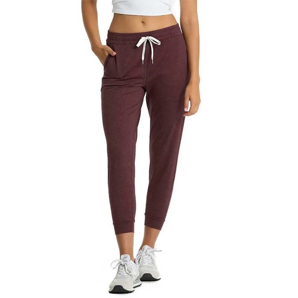 NWT Vuori Women’s Performance Long Jogger in Ruby Heather